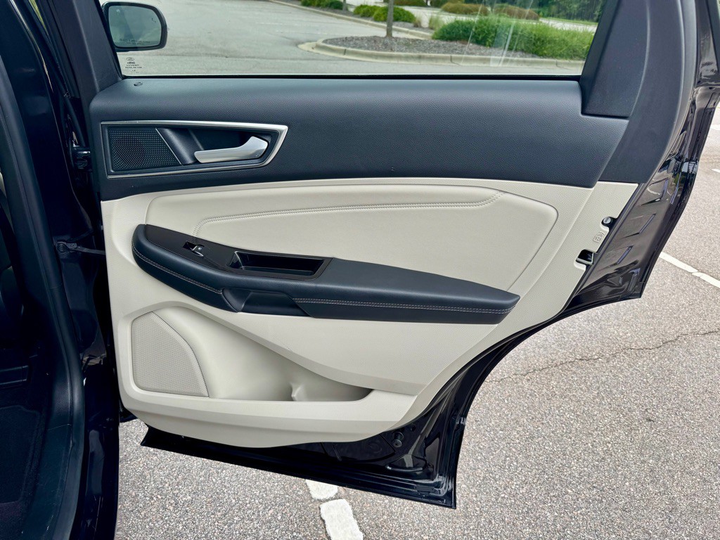 2020 Ford Edge Image 25