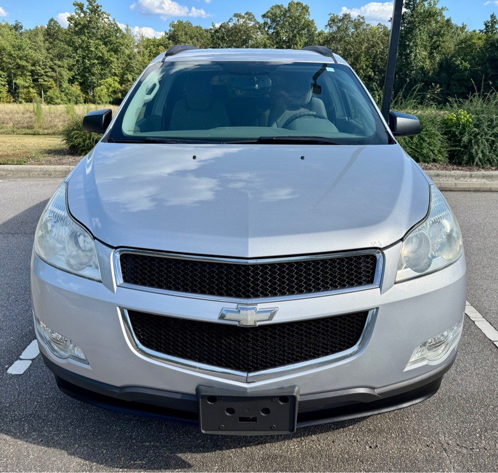 2009 Chevrolet Traverse Image 2