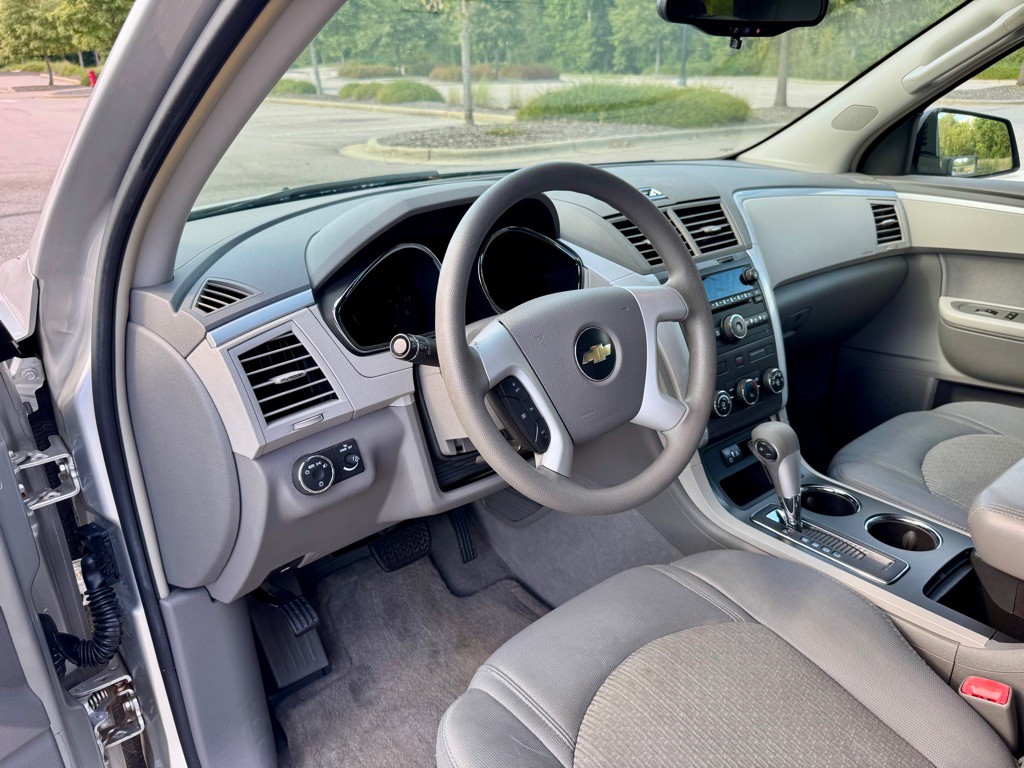 2009 Chevrolet Traverse Image 11