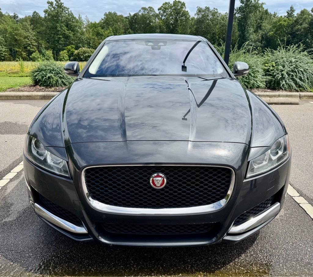 2016 Jaguar XF Image 2