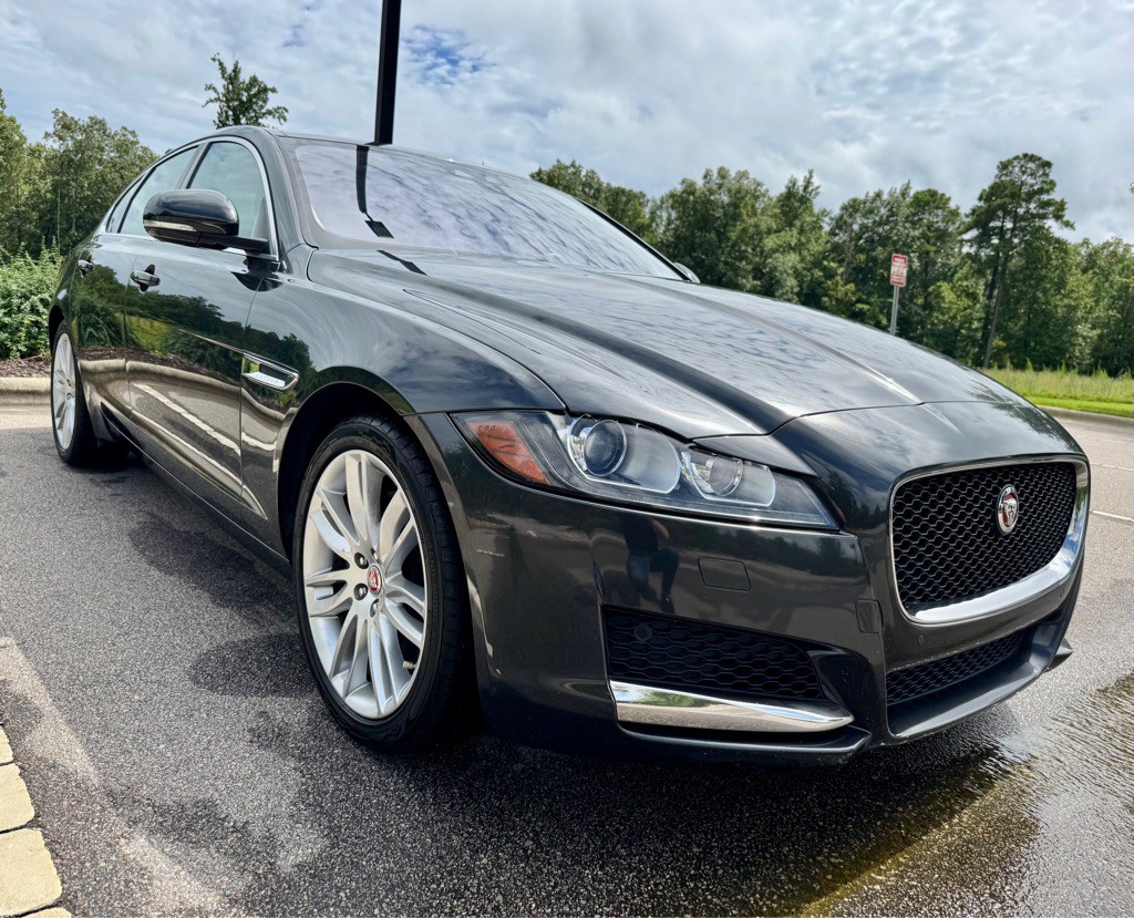 2016 Jaguar XF Image 3