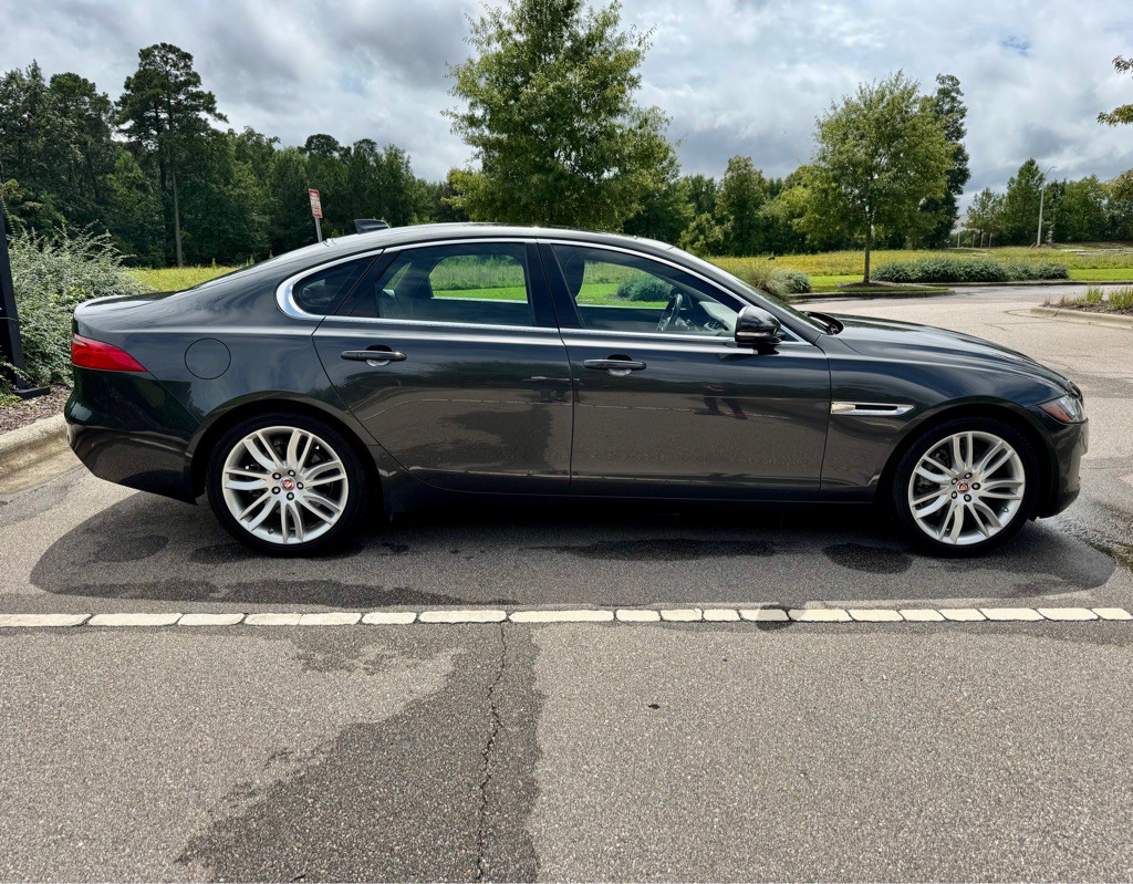 2016 Jaguar XF Image 4
