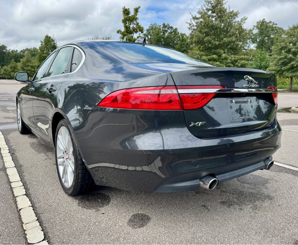 2016 Jaguar XF Image 7