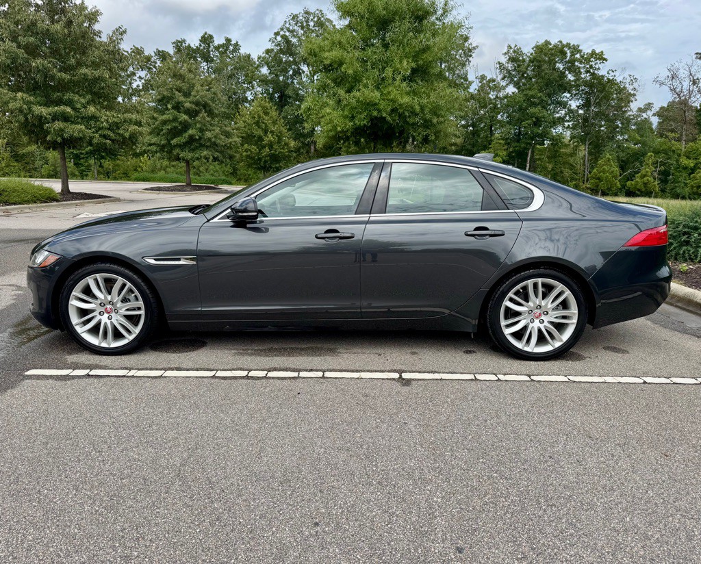 2016 Jaguar XF Image 8