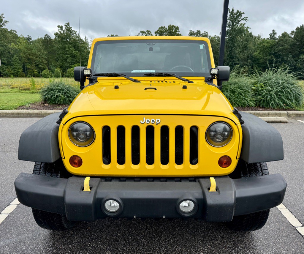 2011 Jeep Wrangler Unlimited Image 2