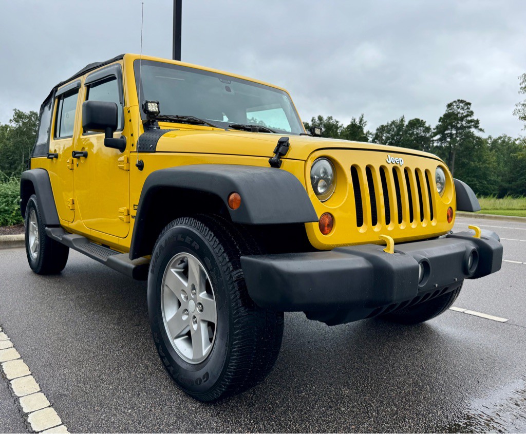 2011 Jeep Wrangler Unlimited Image 3