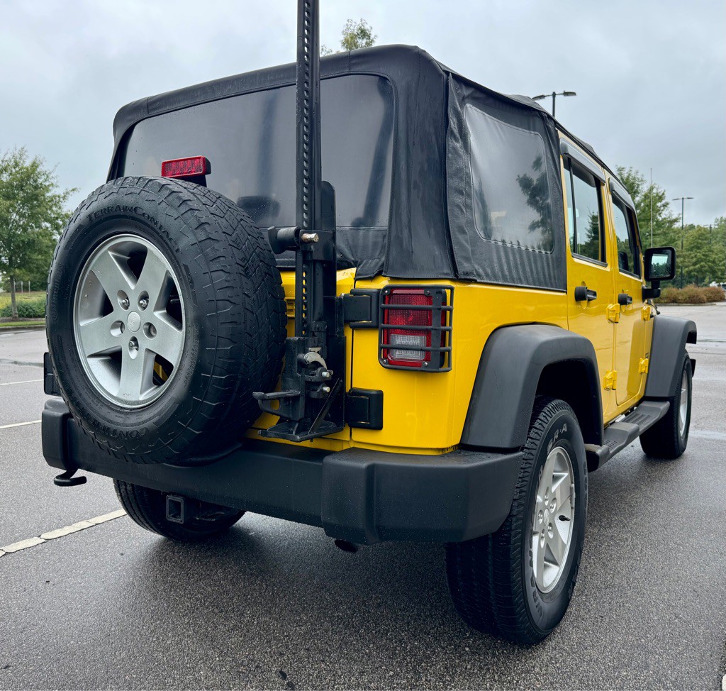2011 Jeep Wrangler Unlimited Image 5