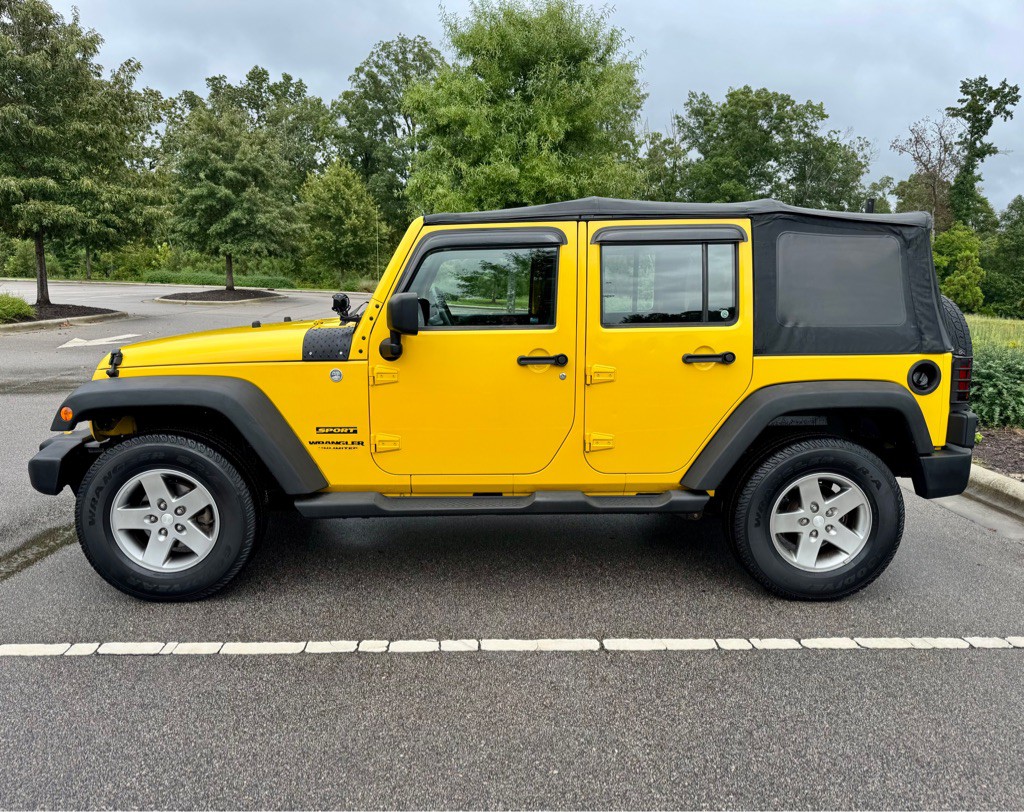 2011 Jeep Wrangler Unlimited Image 8