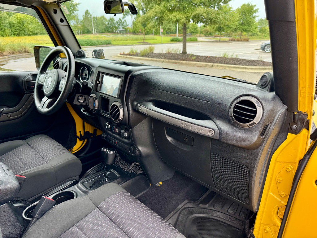 2011 Jeep Wrangler Unlimited Image 25