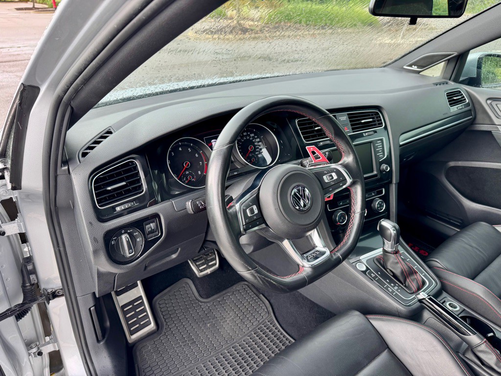 2016 Volkswagen GTI Image 11