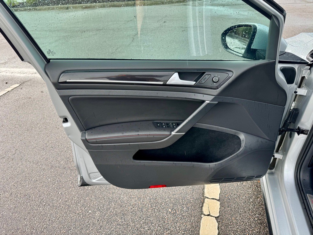 2016 Volkswagen GTI Image 12