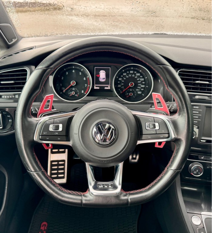 2016 Volkswagen GTI Image 16