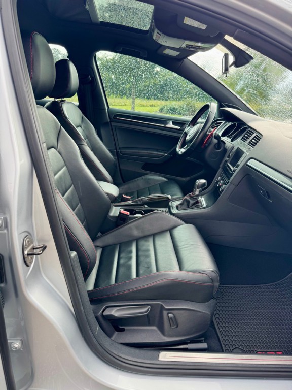 2016 Volkswagen GTI Image 23