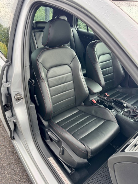 2016 Volkswagen GTI Image 24