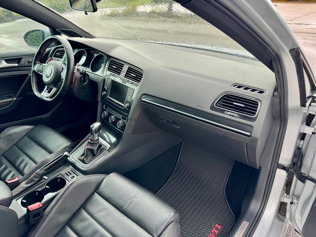 2016 Volkswagen GTI Image 25