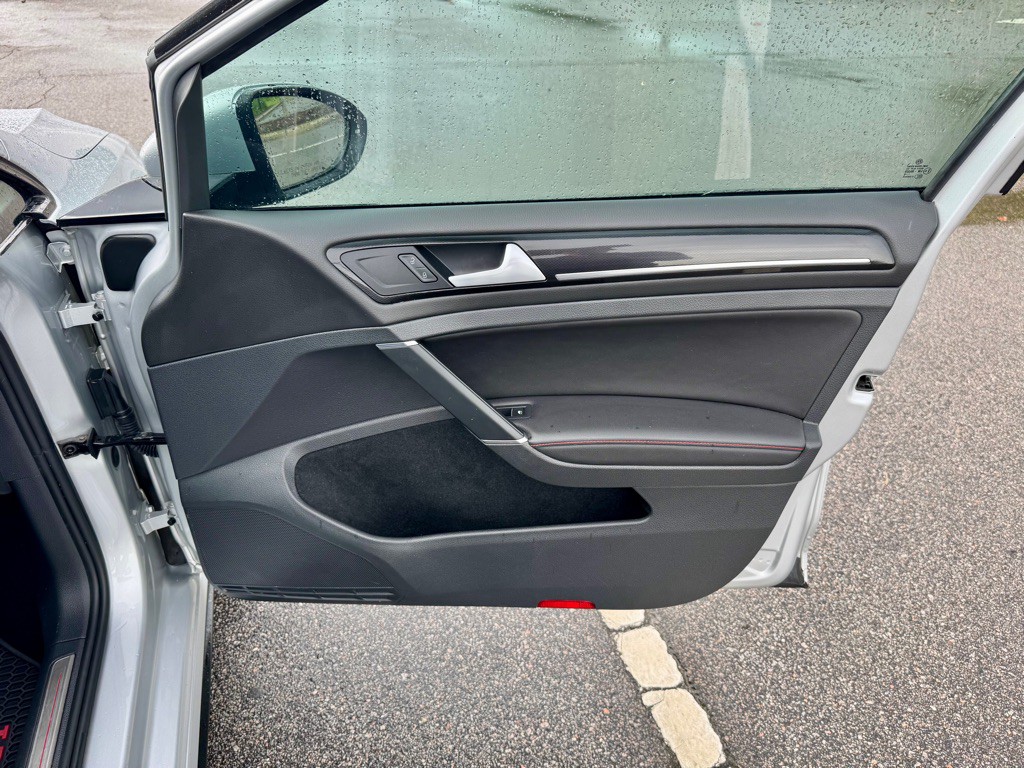 2016 Volkswagen GTI Image 26