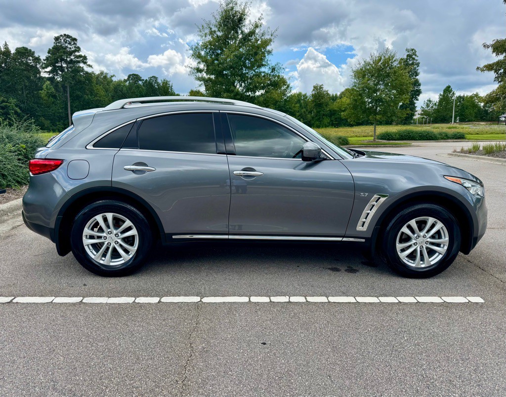 2016 INFINITI QX70 Image 4