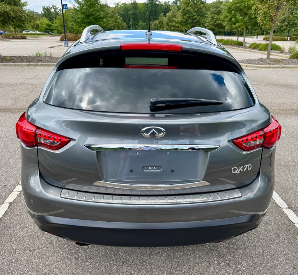 2016 INFINITI QX70 Image 6