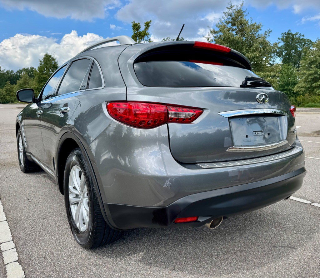 2016 INFINITI QX70 Image 7