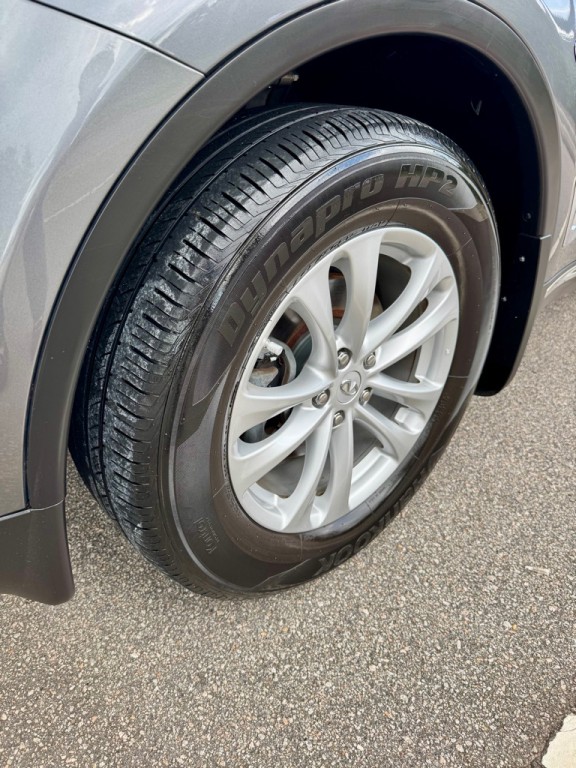 2016 INFINITI QX70 Image 9