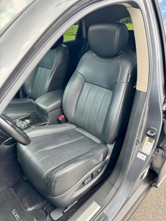 2016 INFINITI QX70 Image 11