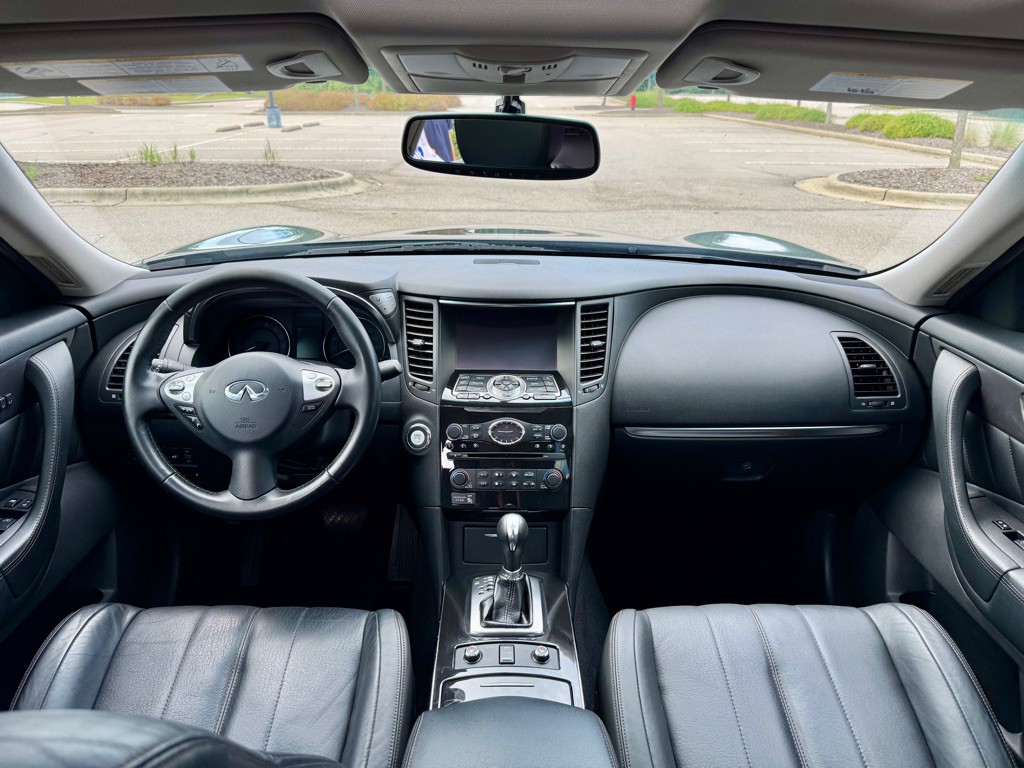 2016 INFINITI QX70 Image 18
