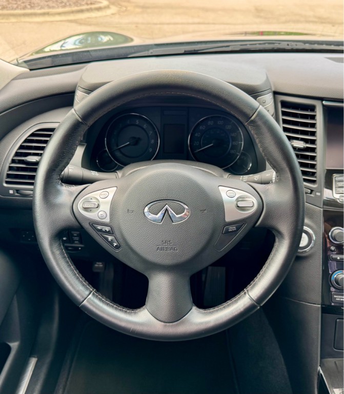 2016 INFINITI QX70 Image 19