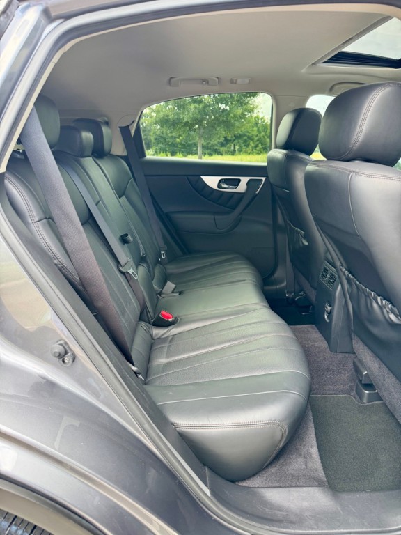 2016 INFINITI QX70 Image 22