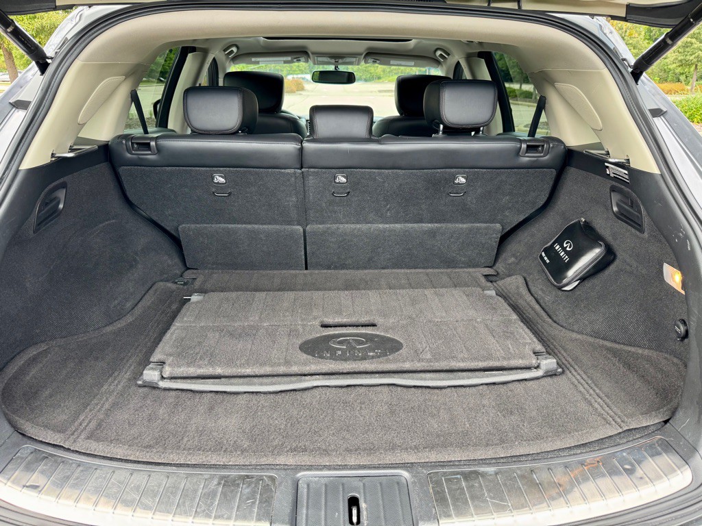 2016 INFINITI QX70 Image 29