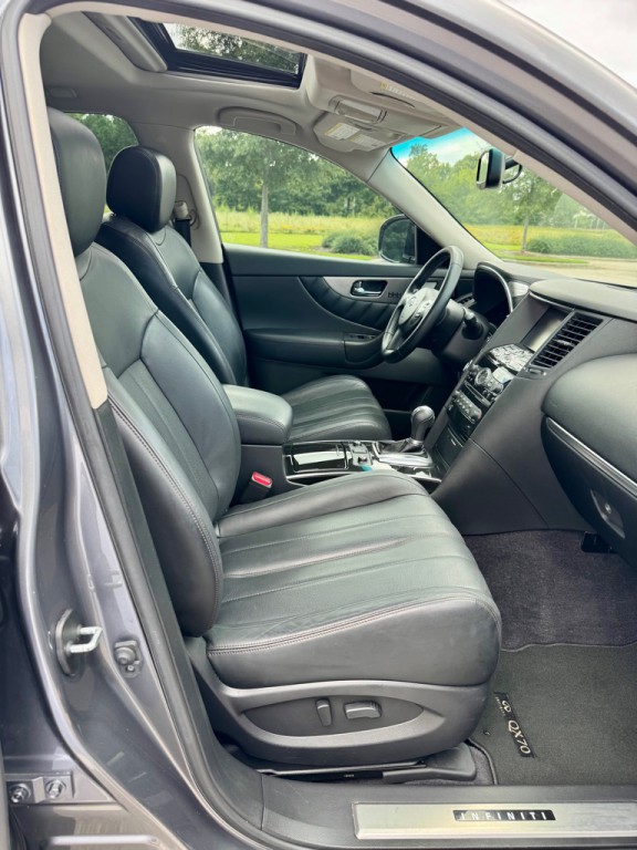 2016 INFINITI QX70 Image 30