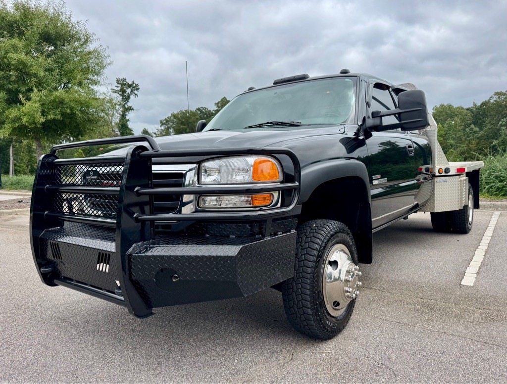 2004 GMC Sierra Image 1
