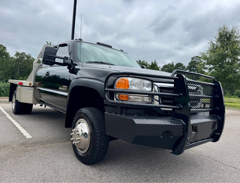 2004 GMC Sierra Image 3