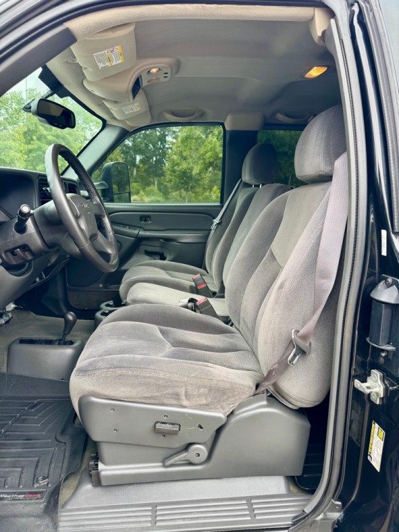 2004 GMC Sierra Image 10
