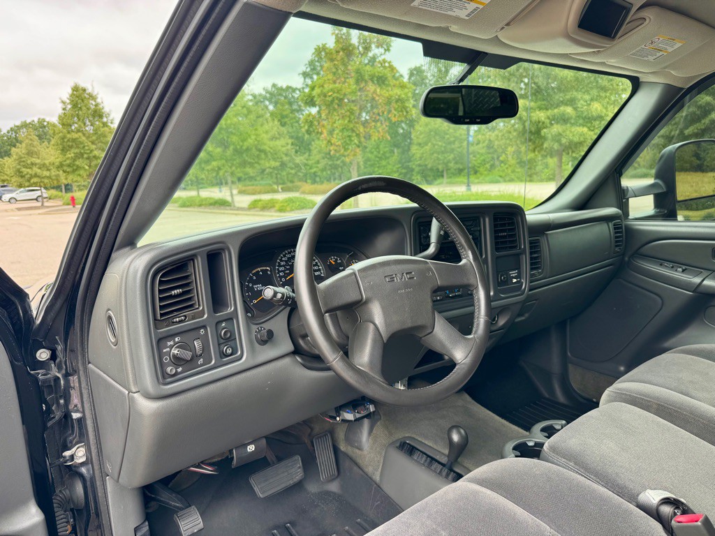 2004 GMC Sierra Image 12