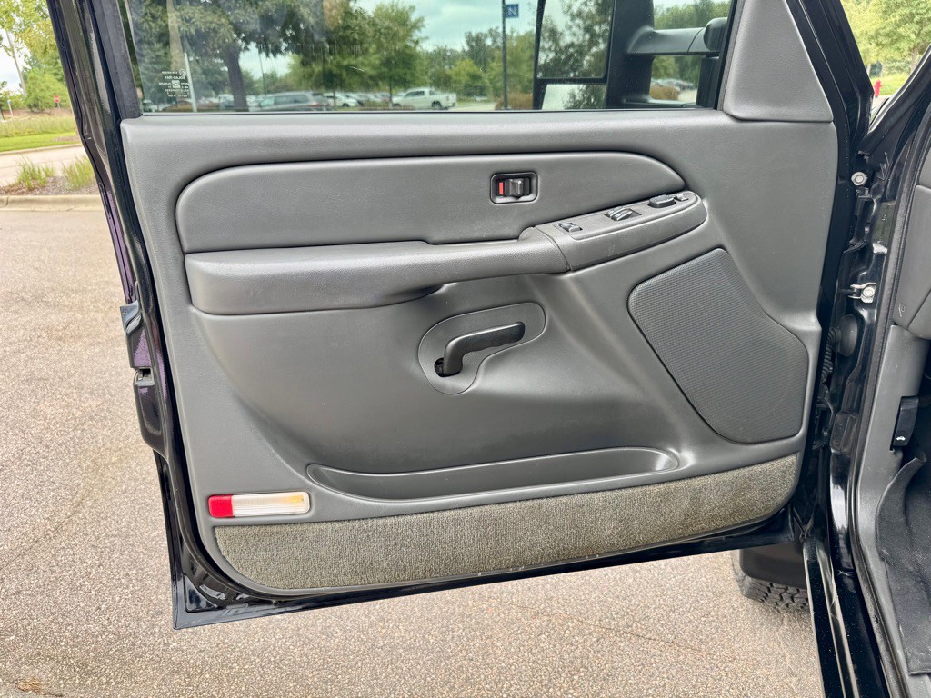2004 GMC Sierra Image 13