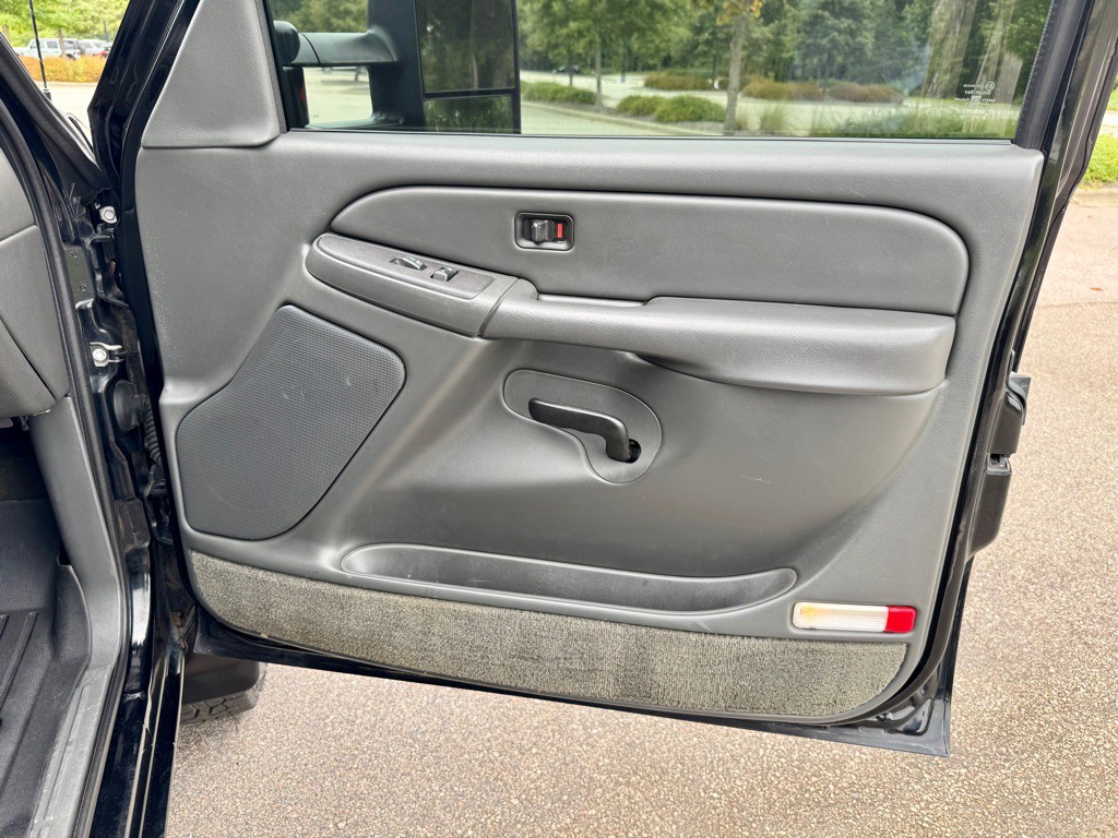 2004 GMC Sierra Image 18