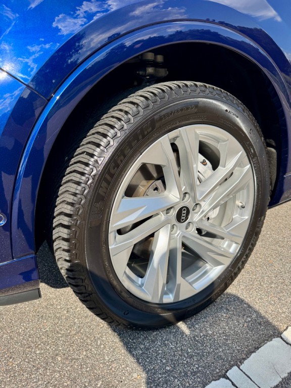 2022 Audi Q7 Image 9