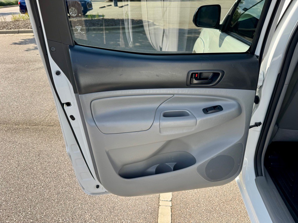 2013 Toyota Tacoma Image 17