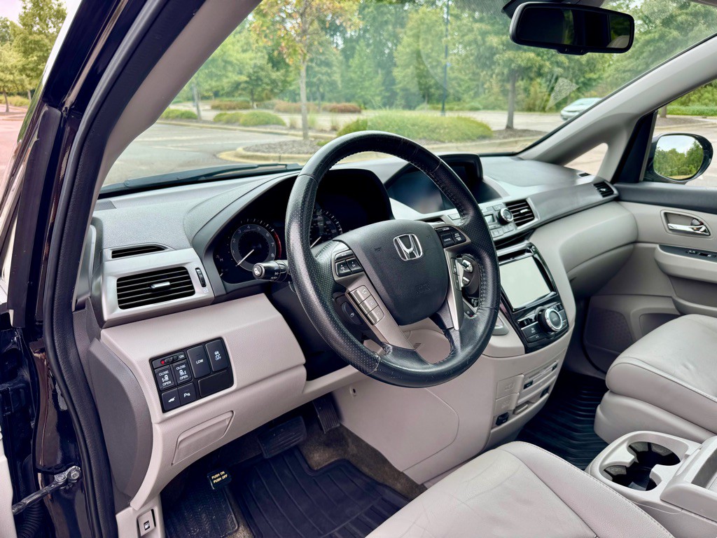 2015 Honda Odyssey Image 12
