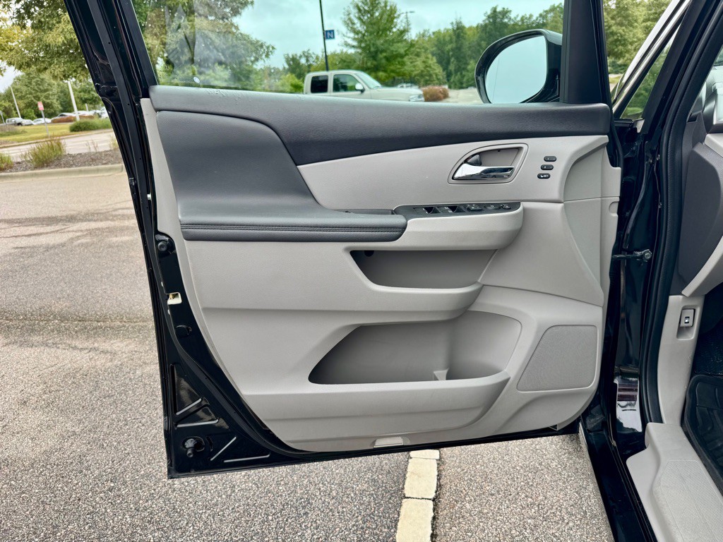 2015 Honda Odyssey Image 13