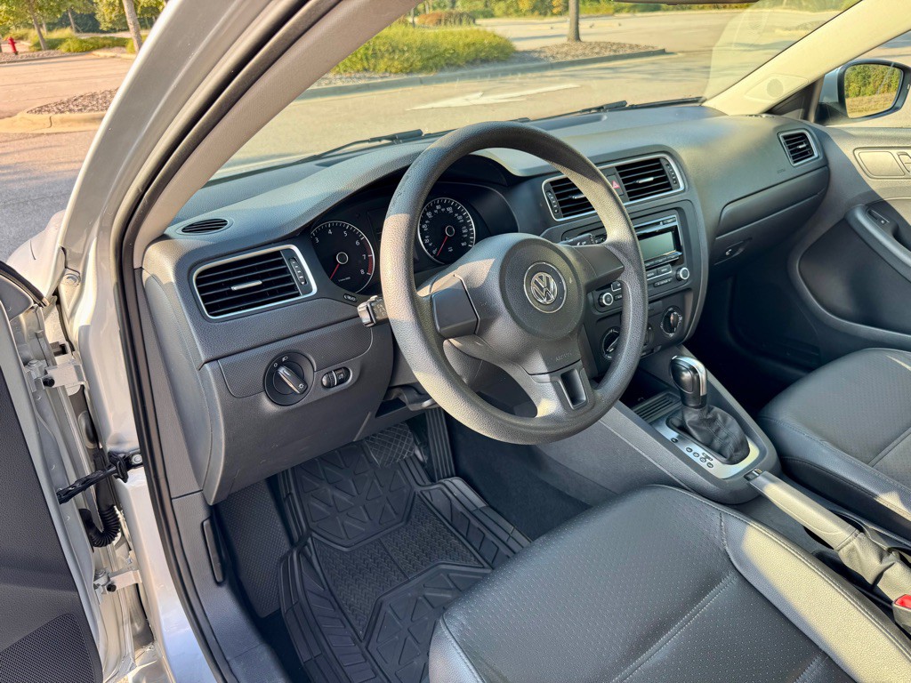 2014 Volkswagen Jetta Image 11