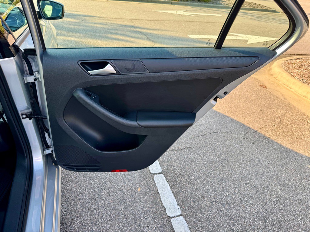 2014 Volkswagen Jetta Image 24