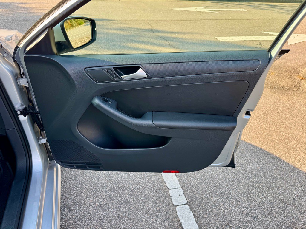 2014 Volkswagen Jetta Image 29