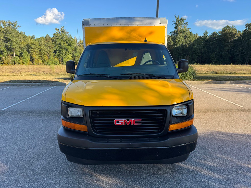 2017 GMC Savana Image 2