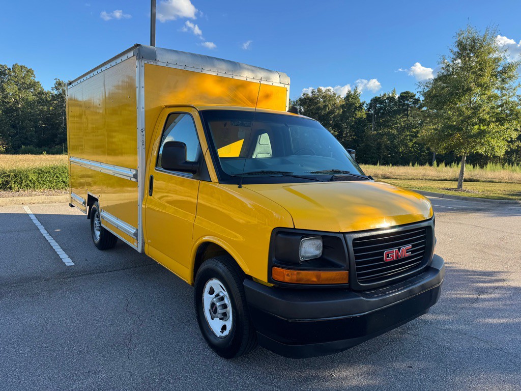 2017 GMC Savana Image 3