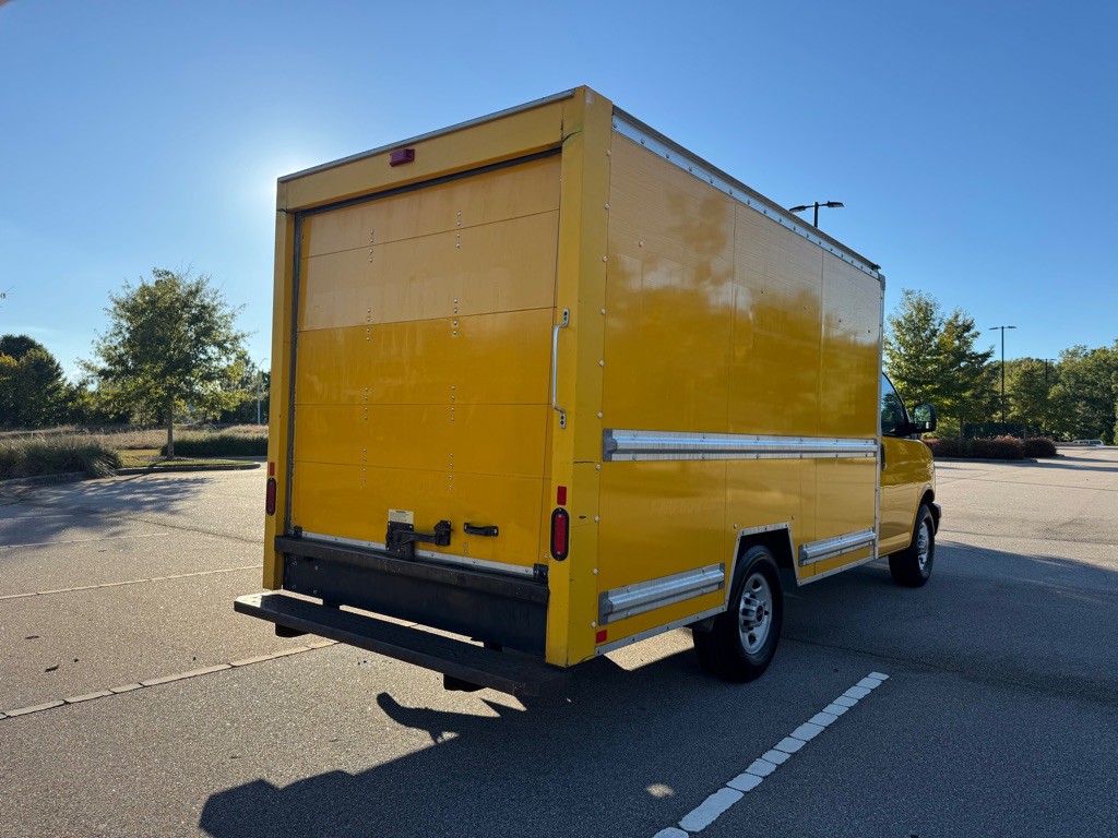 2017 GMC Savana Image 5