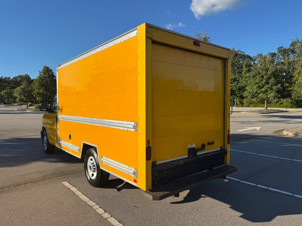 2017 GMC Savana Image 7