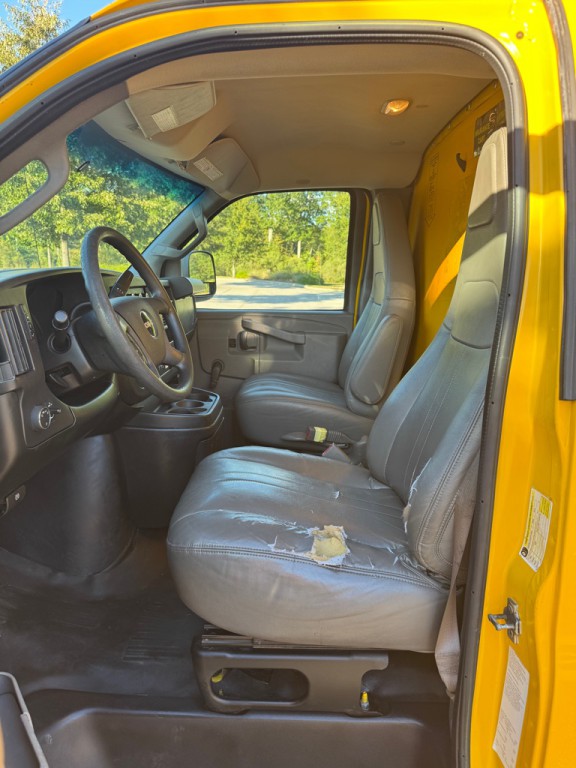 2017 GMC Savana Image 9
