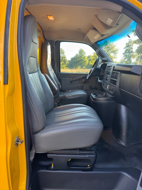 2017 GMC Savana Image 11