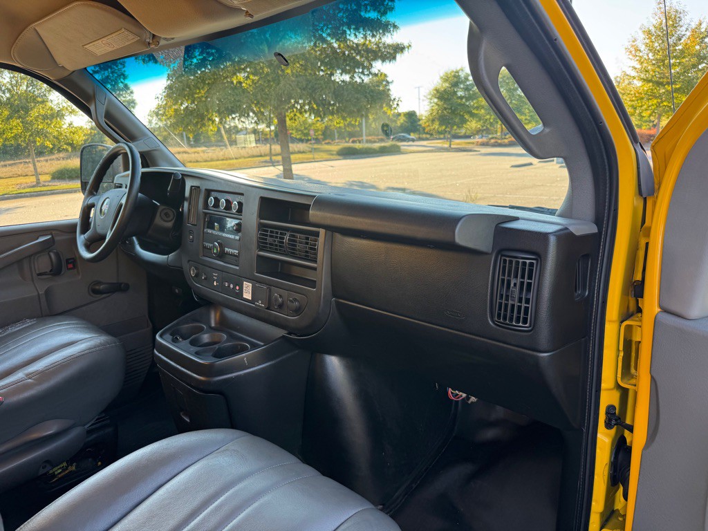 2017 GMC Savana Image 12